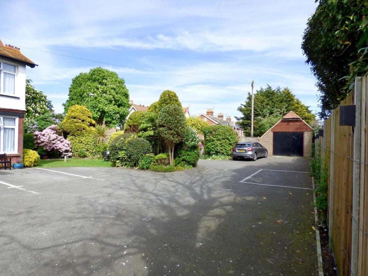 Kenmore Guest House Rustington Exterior photo